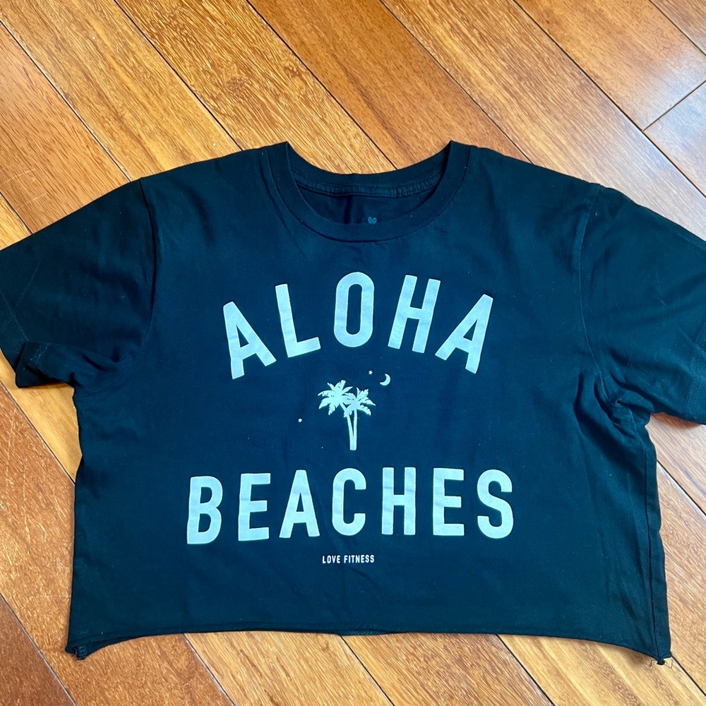 Love Fitness. Aloha Beaches crop tee. Black. Size small.